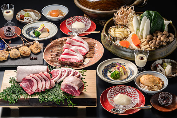 【天然小猪×最上級ロース肉】食べ比べぼたん鍋コース